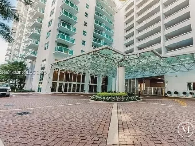 2-bedroom condo for rent in Miami - 41 SE 5th St 2302 - MondialRealty