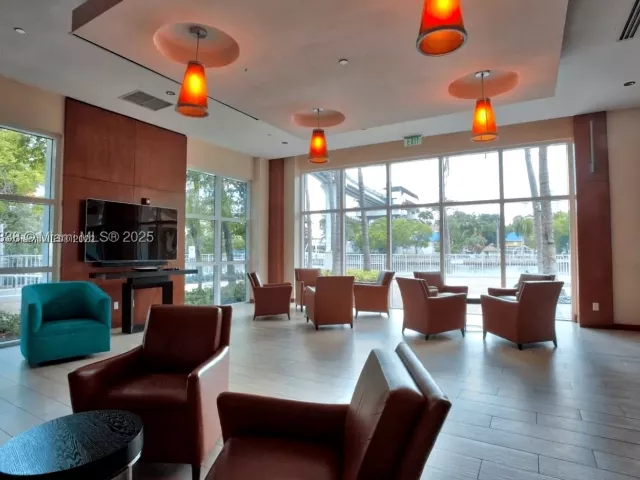 2-bedroom condo for rent in Miami - 41 SE 5th St 2302 - MondialRealty