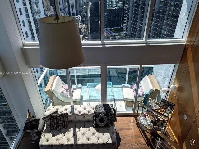 2-bedroom condo for rent in Miami - 41 SE 5th St 2302 - MondialRealty