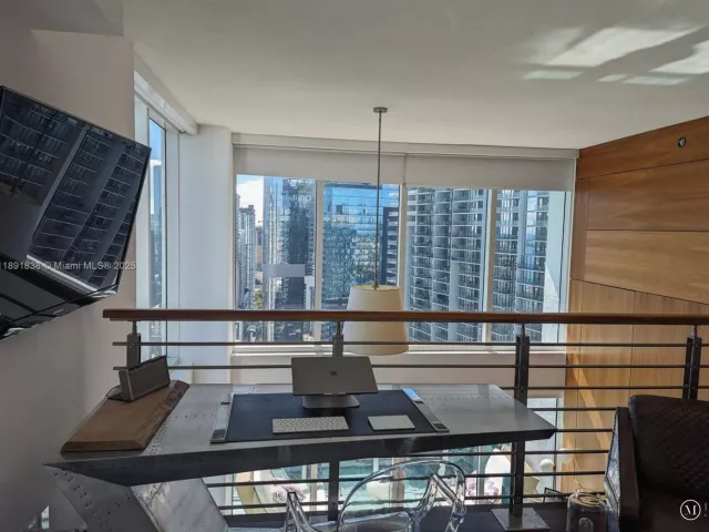 2-bedroom condo for rent in Miami - 41 SE 5th St 2302 - MondialRealty