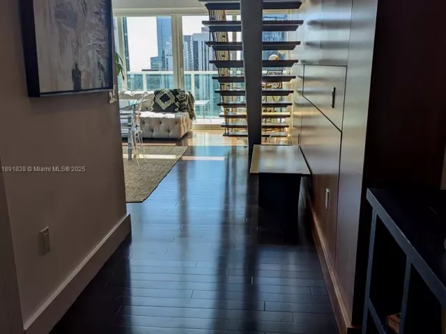 2-bedroom condo for rent in Miami - 41 SE 5th St 2302 - MondialRealty