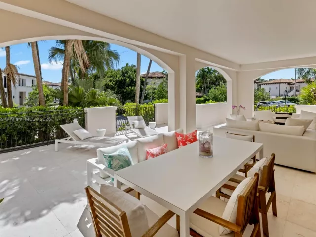 3-bedroom condo for rent in Miami Beach - 19216 Fisher Island Dr 19216 - MondialRealty