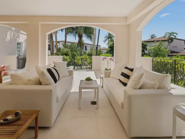 3-bedroom condo for rent in Miami Beach - 19216 Fisher Island Dr 19216 - MondialRealty