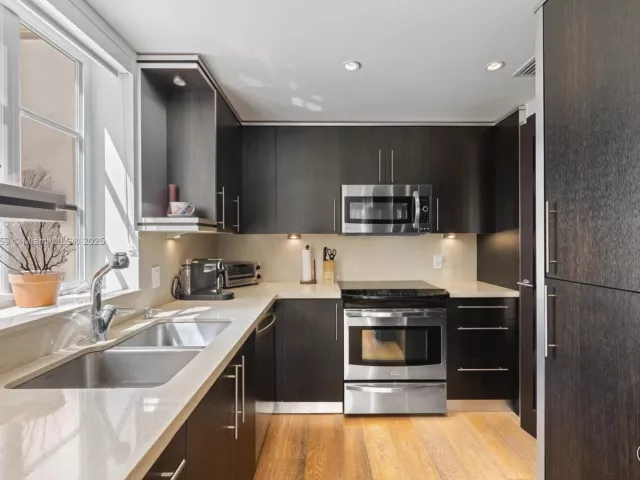 3-bedroom condo for rent in Miami Beach - 19216 Fisher Island Dr 19216 - MondialRealty