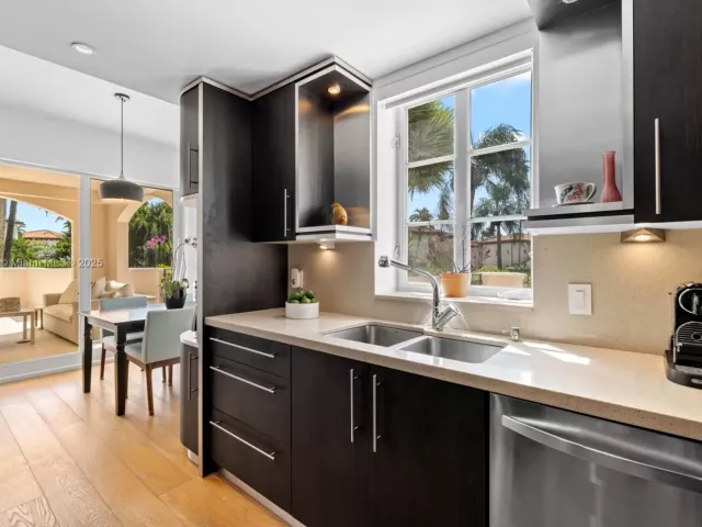 3-bedroom condo for rent in Miami Beach - 19216 Fisher Island Dr 19216 - MondialRealty