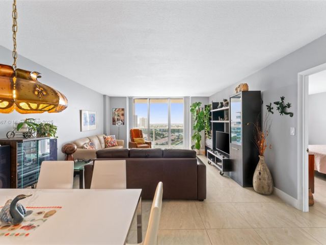 Apartment for sale  Unit #1722 - photo 7446952