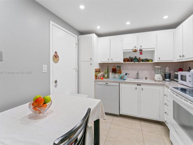 Apartment for sale  Unit #1722 - photo 7446954