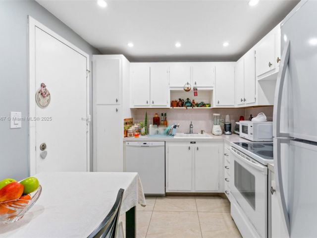 Apartment for sale  Unit #1722 - photo 7446956