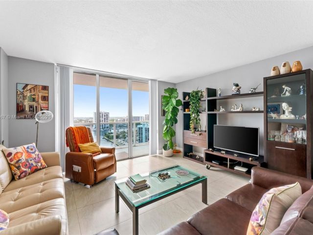 Apartment for sale  Unit #1722 - photo 7446957