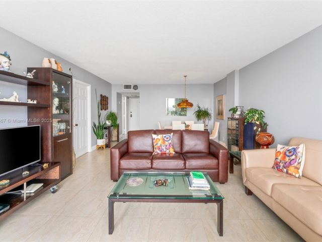 Apartment for sale  Unit #1722 - photo 7446961