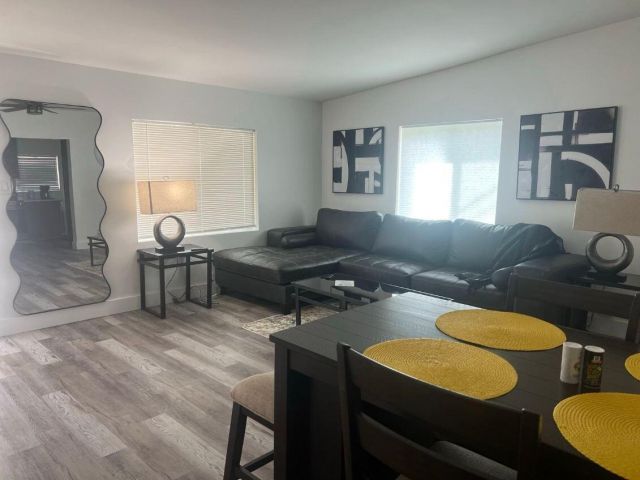 Home for rent at 161 NE 15th Terrace - photo 6644458