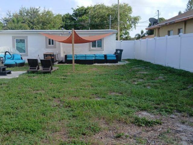 Home for rent at 161 NE 15th Terrace - photo 6644460