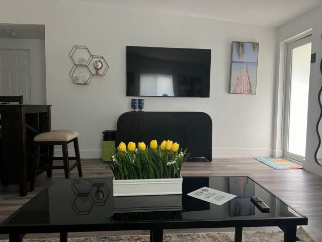 Home for rent at 161 NE 15th Terrace - photo 6785608