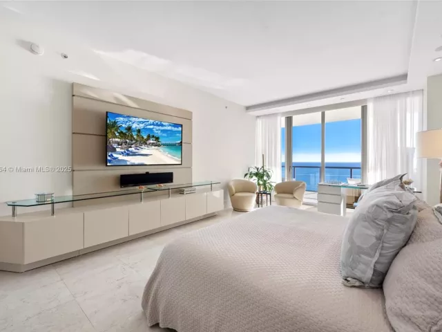 3-bedroom condo for sale in Bal Harbour - 9705 Collins Ave 1402N - MondialRealty