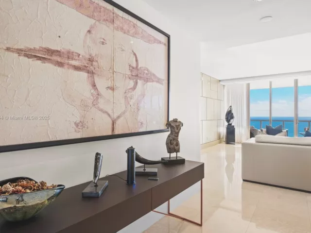 3-bedroom condo for sale in Bal Harbour - 9705 Collins Ave 1402N - MondialRealty