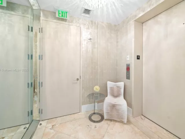 3-bedroom condo for sale in Bal Harbour - 9705 Collins Ave 1402N - MondialRealty