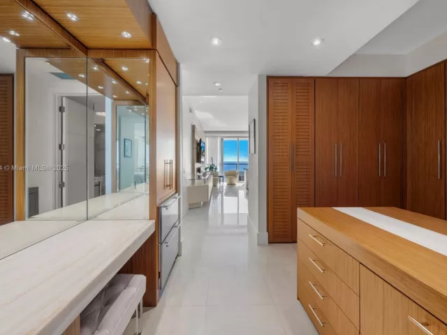 3-bedroom condo for sale in Bal Harbour - 9705 Collins Ave 1402N - MondialRealty