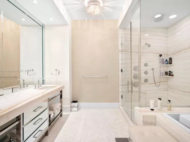 3-bedroom condo for sale in Bal Harbour - 9705 Collins Ave 1402N - MondialRealty