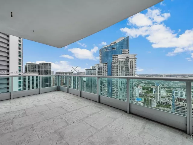 3-bedroom condo for rent in Miami - 900 Biscayne Blvd 4901 - MondialRealty