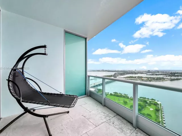 3-bedroom condo for rent in Miami - 900 Biscayne Blvd 4901 - MondialRealty