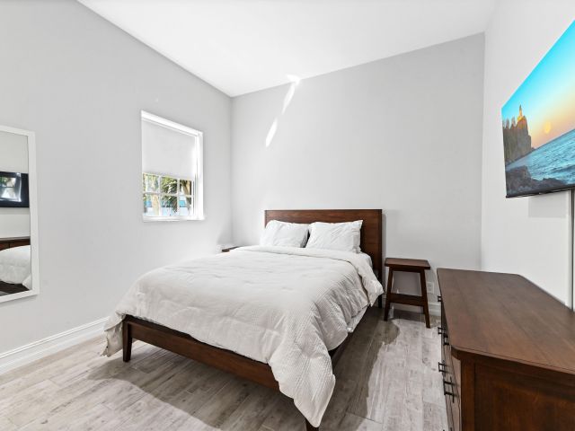 Home for rent at 150 NE 6th Avenue E - photo 6630619