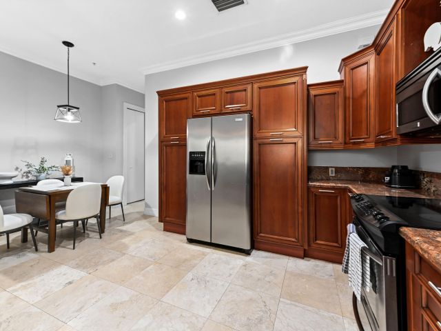 Home for rent at 150 NE 6th Avenue E - photo 6630622