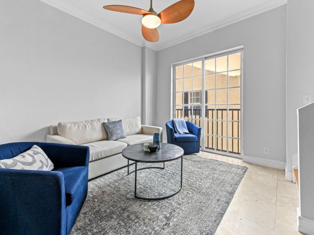 Home for rent at 150 NE 6th Avenue E - photo 6630625