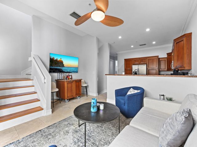 Home for rent at 150 NE 6th Avenue E - photo 6630626