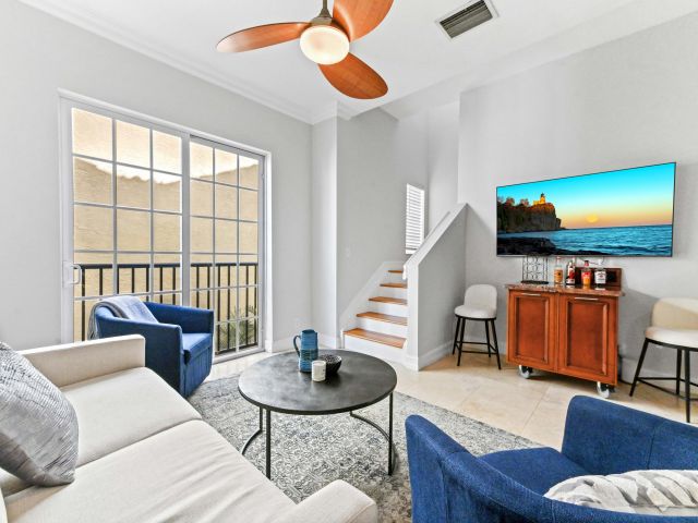 Home for rent at 150 NE 6th Avenue E - photo 6630627