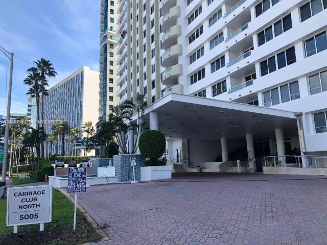 1-bedroom condo for rent in Miami Beach - 5005 Collins Ave 322 - MondialRealty