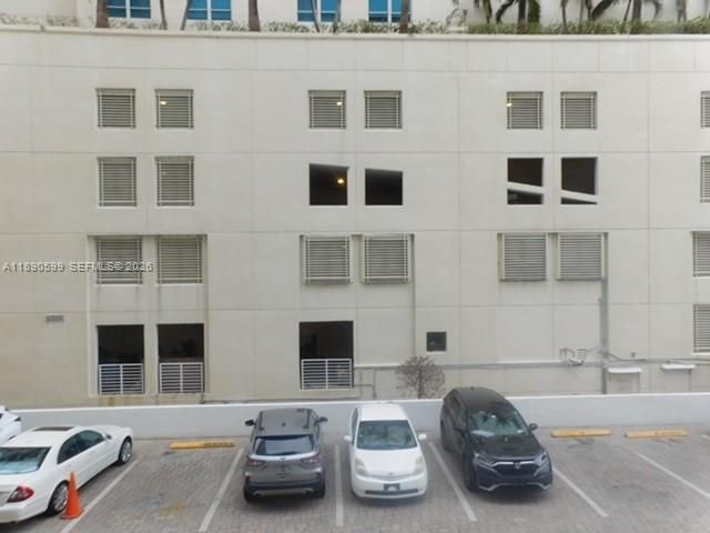 1-bedroom condo for rent in Miami Beach - 5005 Collins Ave 322 - MondialRealty