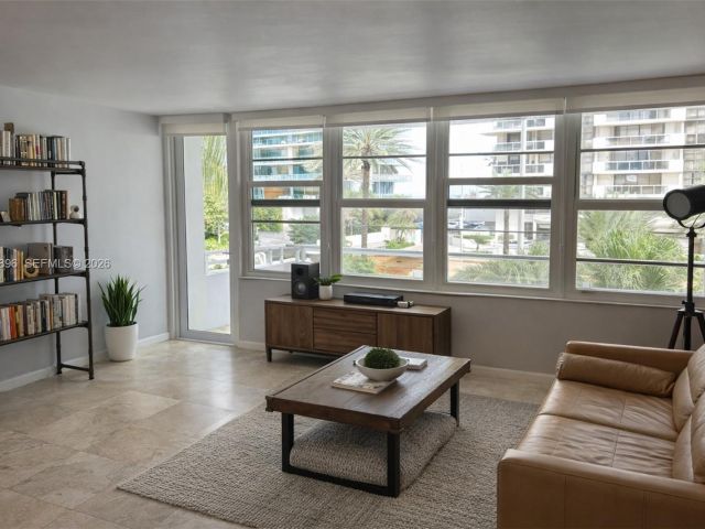 1-bedroom condo for sale in Miami Beach - 5700 Collins Ave 3M - MondialRealty