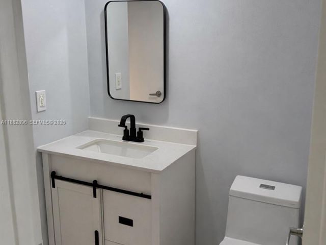 1-bedroom condo for sale in Miami Beach - 5700 Collins Ave 3M - MondialRealty