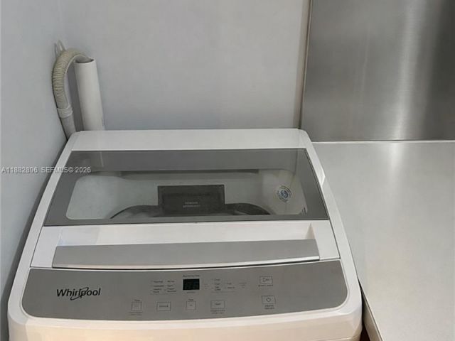 1-bedroom condo for sale in Miami Beach - 5700 Collins Ave 3M - MondialRealty