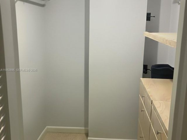 1-bedroom condo for sale in Miami Beach - 5700 Collins Ave 3M - MondialRealty