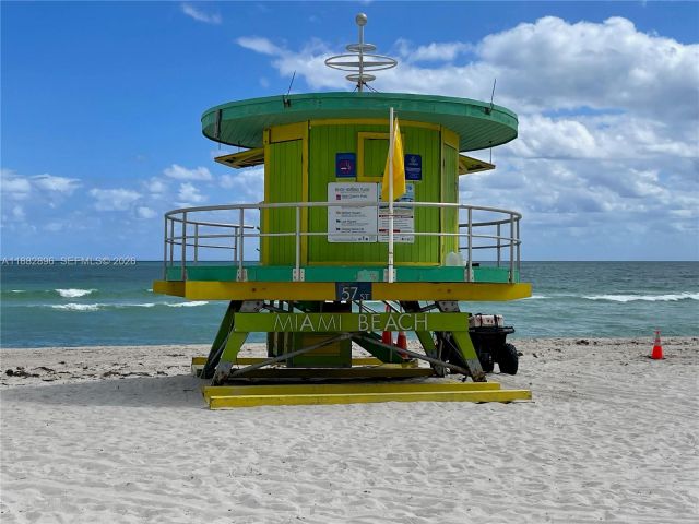 1-bedroom condo for sale in Miami Beach - 5700 Collins Ave 3M - MondialRealty