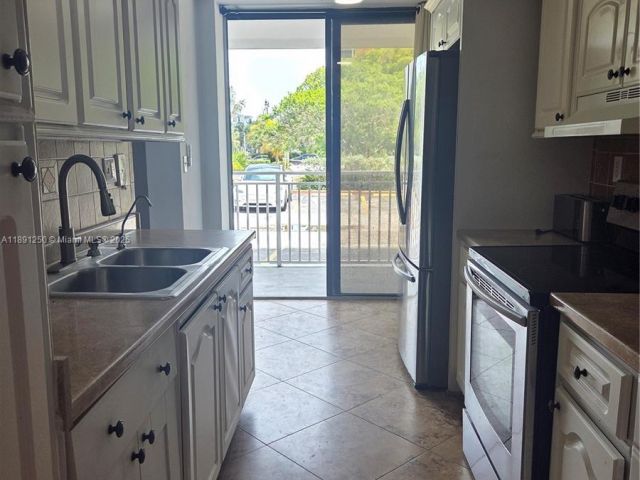 Apartment for rent  Unit #L18 - photo 7442041