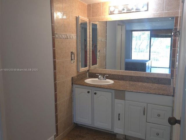 Apartment for rent  Unit #L18 - photo 7442044