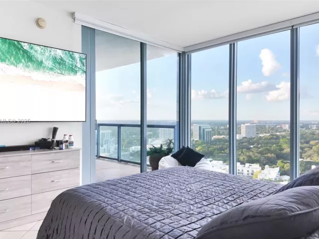 2-bedroom condo for sale in Miami - 601 NE 36th St 2206 - MondialRealty