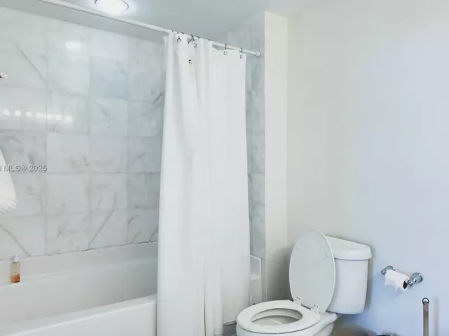 2-bedroom condo for sale in Miami - 601 NE 36th St 2206 - MondialRealty