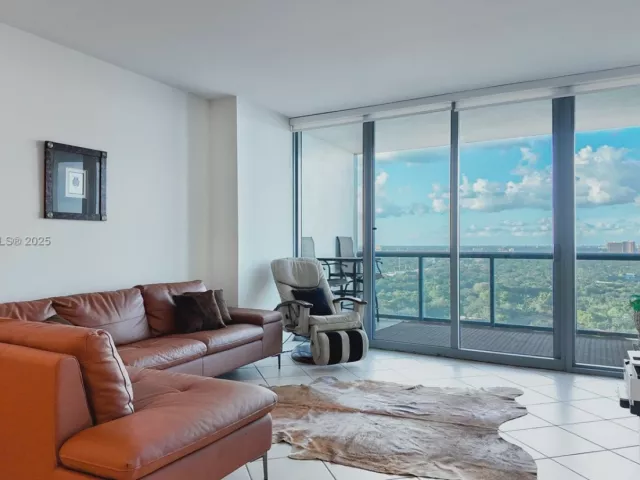 2-bedroom condo for sale in Miami - 601 NE 36th St 2206 - MondialRealty