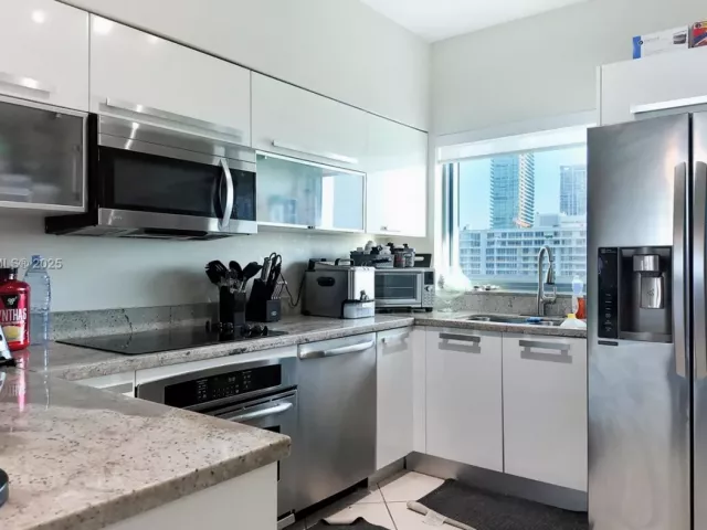 2-bedroom condo for sale in Miami - 601 NE 36th St 2206 - MondialRealty