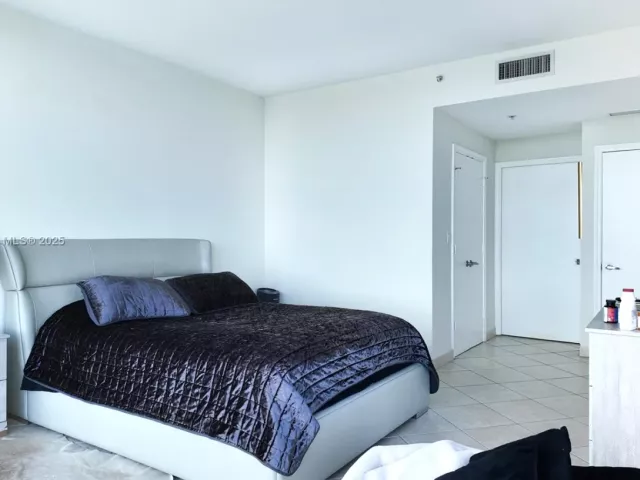 2-bedroom condo for sale in Miami - 601 NE 36th St 2206 - MondialRealty