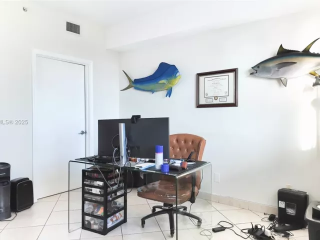 2-bedroom condo for sale in Miami - 601 NE 36th St 2206 - MondialRealty