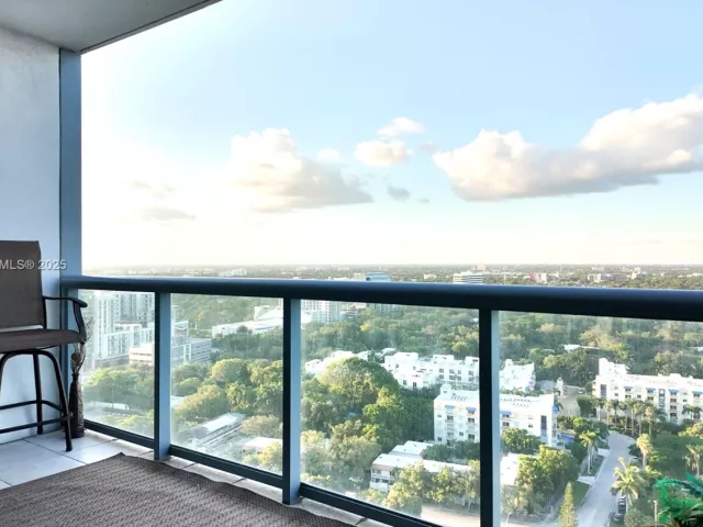 2-bedroom condo for sale in Miami - 601 NE 36th St 2206 - MondialRealty