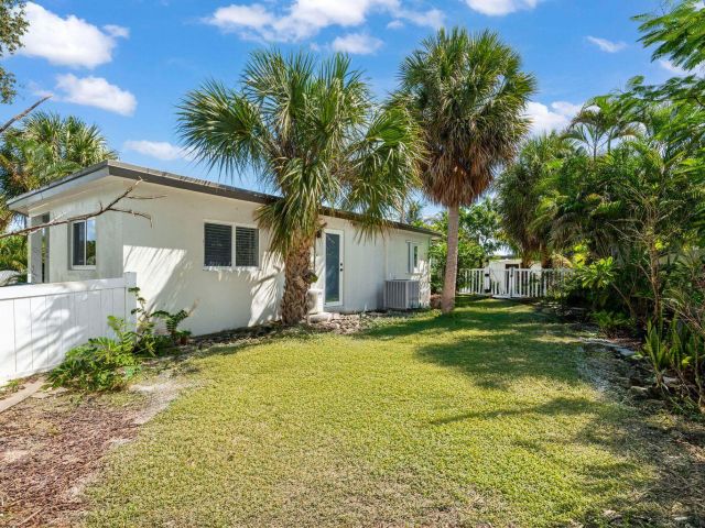 Home for rent at 2298 NE 4th Avenue - photo 6644428