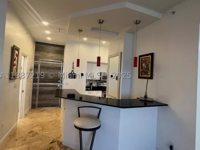 2-bedroom home for rent in Miami Beach - 6917 Collins Ave PH09 - MondialRealty
