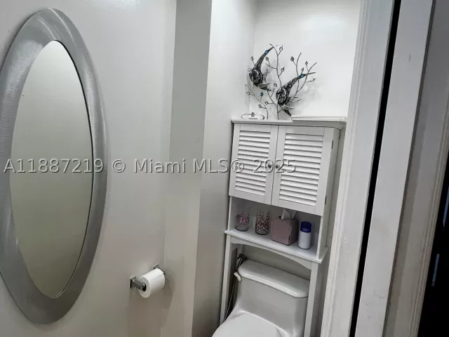 2-bedroom home for rent in Miami Beach - 6917 Collins Ave PH09 - MondialRealty