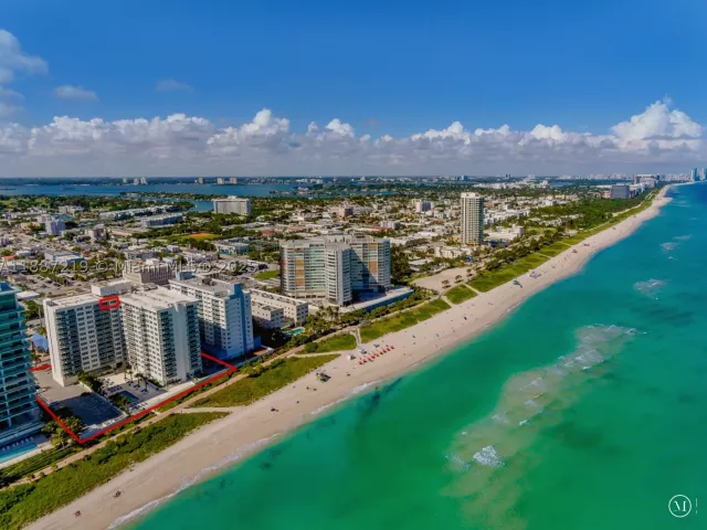 2-bedroom home for rent in Miami Beach - 6917 Collins Ave PH09 - MondialRealty
