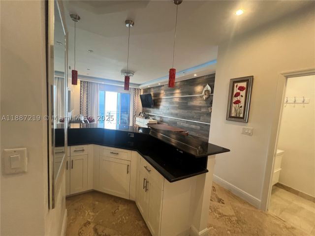 2-bedroom home for rent in Miami Beach - 6917 Collins Ave PH09 - MondialRealty